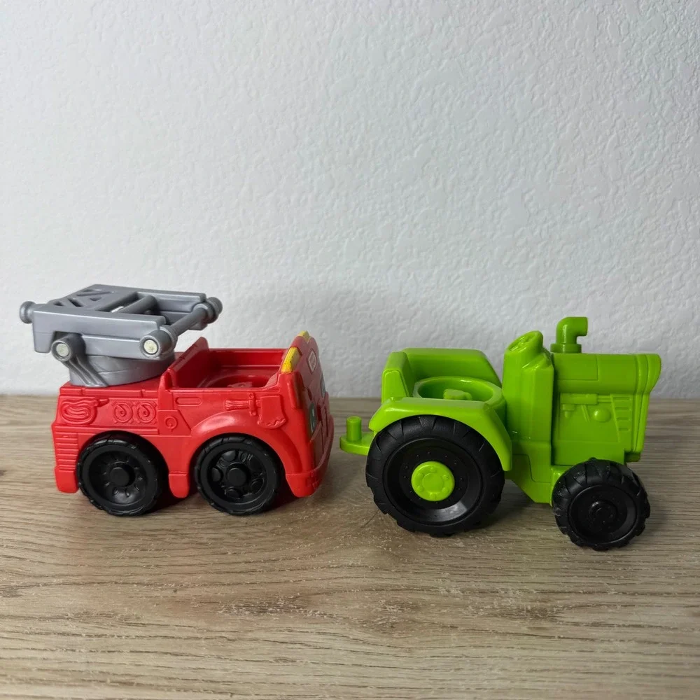 Fisher-Price Little People Red‎ Fire Truck and Helpful Harvester Green Tractor